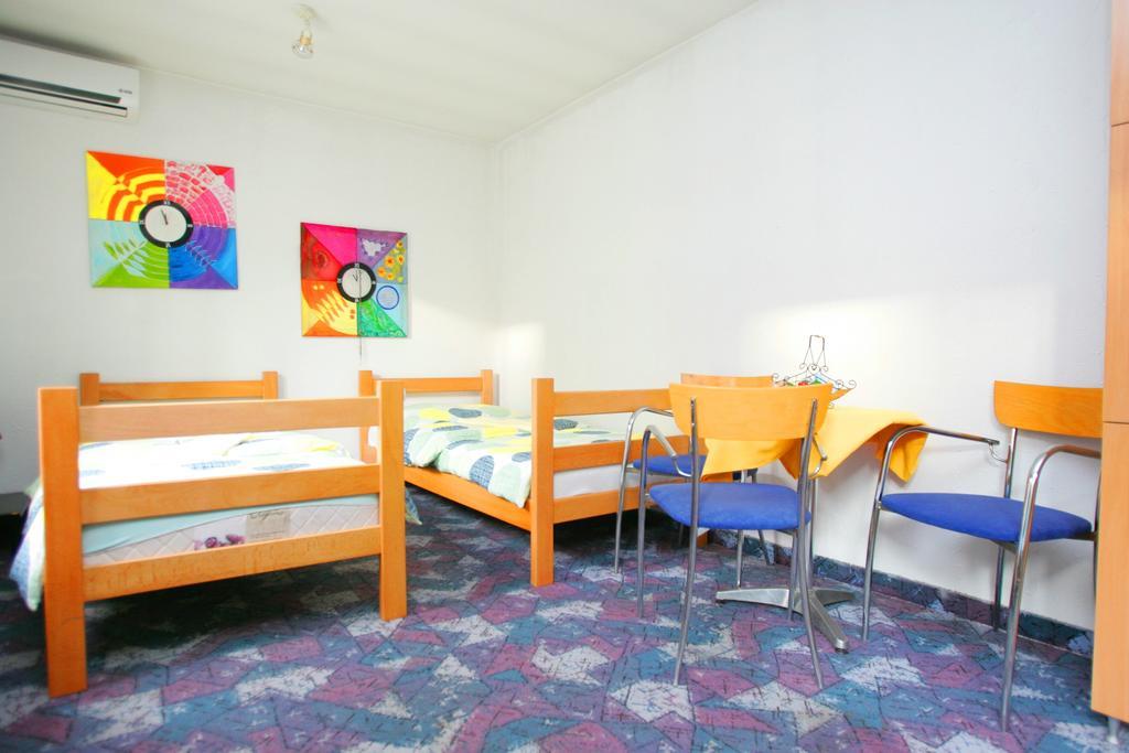 Hostel 021 Újvidék Szoba fotó