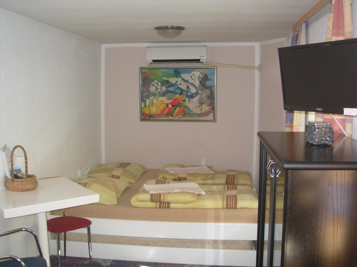 Hostel 021 Újvidék Szoba fotó